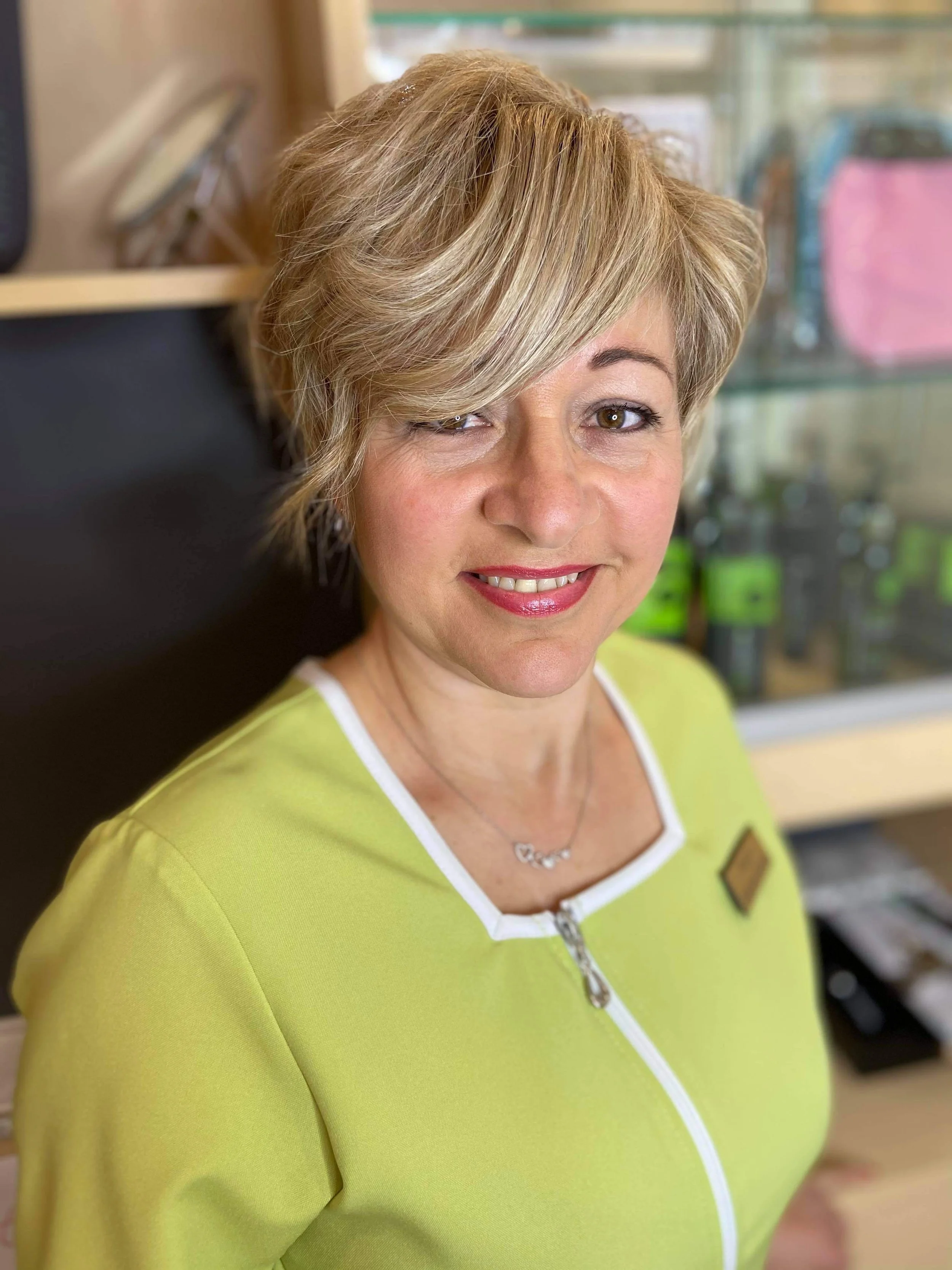Manon Lalancette, esthéticienne souriante